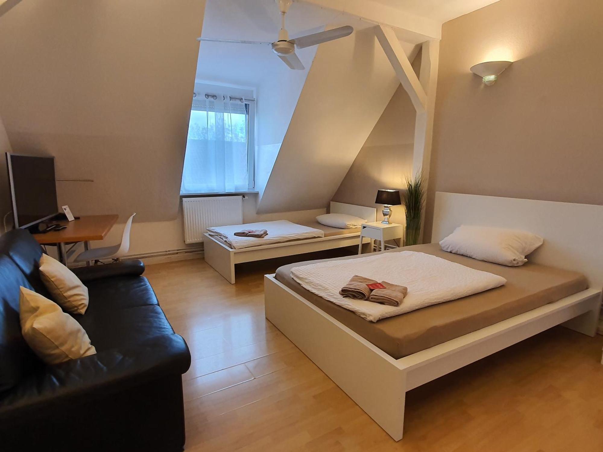Colodging Mannheim - Private Rooms & Kitchen エクステリア 写真