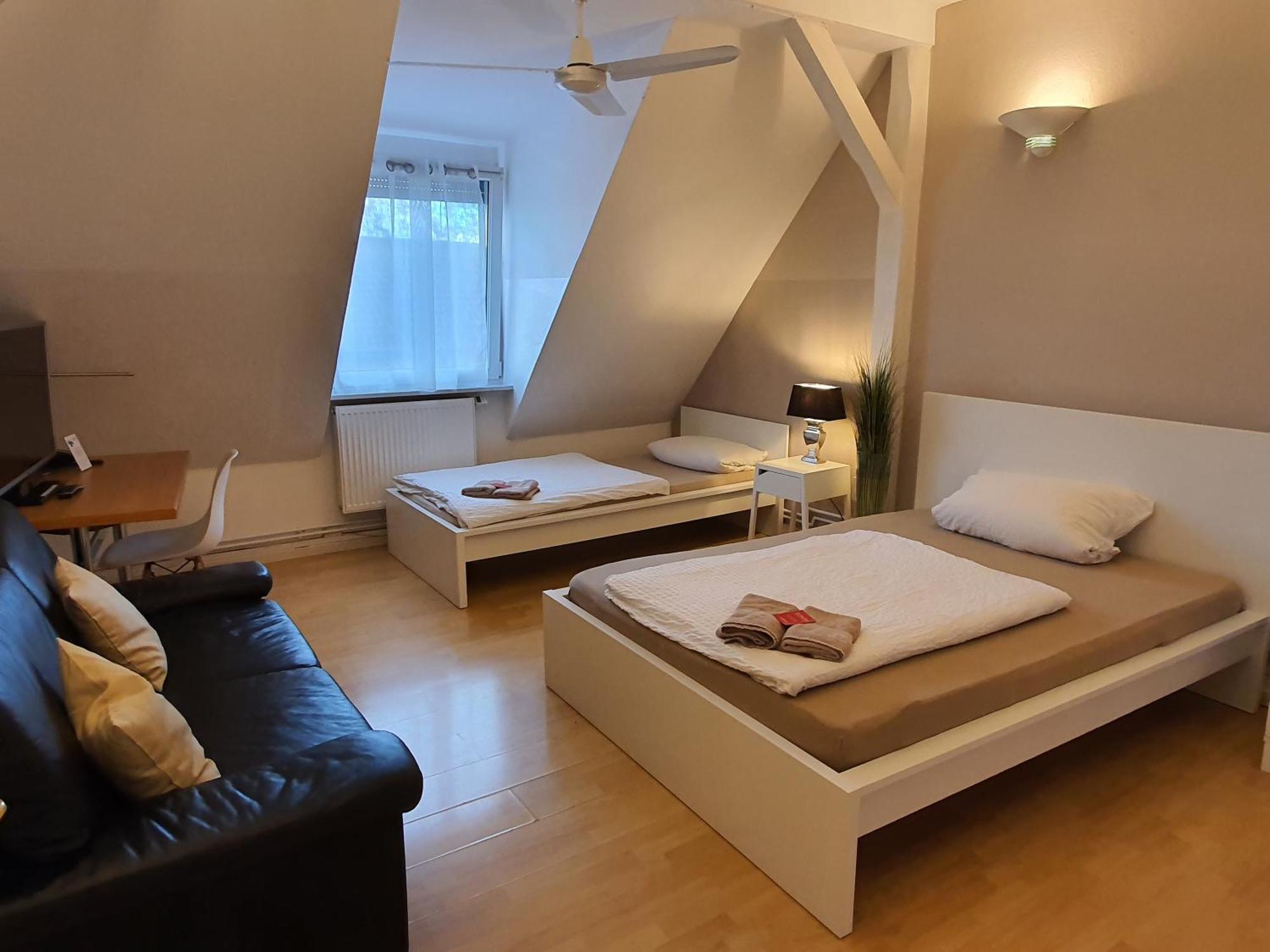 Colodging Mannheim - Private Rooms & Kitchen エクステリア 写真